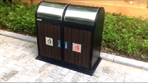 Thùng rác đặt nơi công cộng góp phần làm sạch cảnh quan